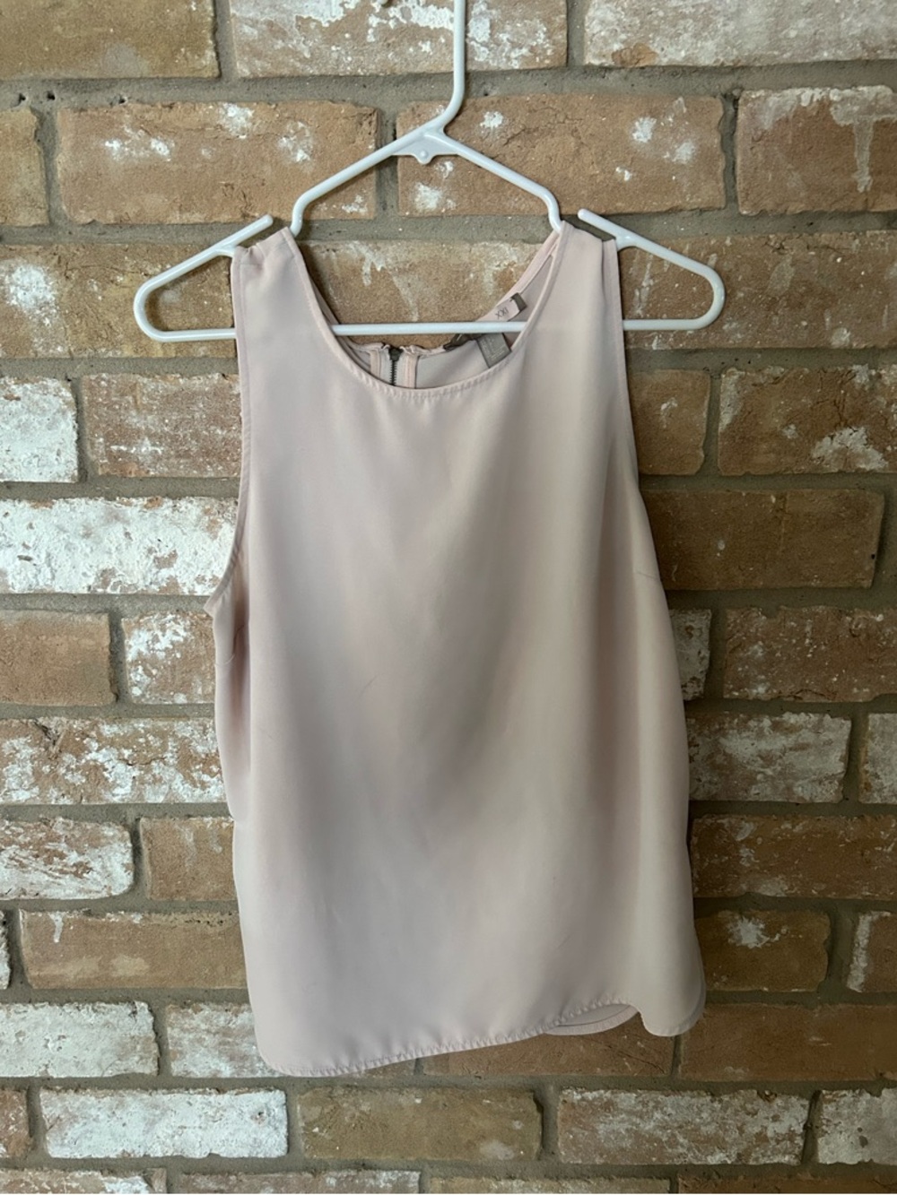 Forever 21 Blush Pink Sleeveless Chiffon Shell. Size Lg.